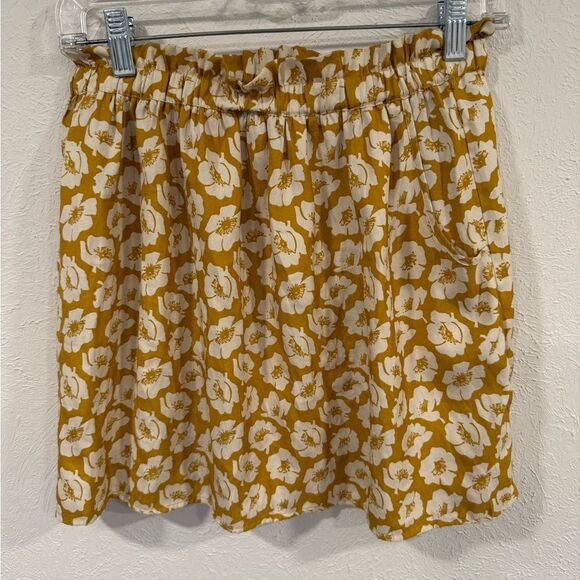American Eagle Outfitters yellow and white floral skirt with pockets size S - Picture 1 of 3